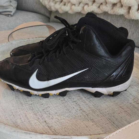 Nike Black and White Alpha Shark Men's Athleticl Shoes - Picture 3 of 7